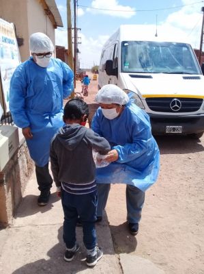 與當(dāng)?shù)蒯t(yī)院合作，開展健康預(yù)防檢測(cè)